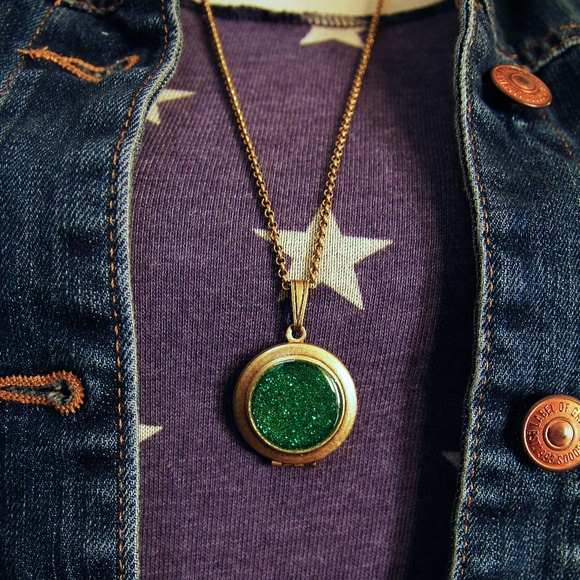 Wicked - Emerald Green Glitter Locket Necklace NWT - Picture 4 of 5